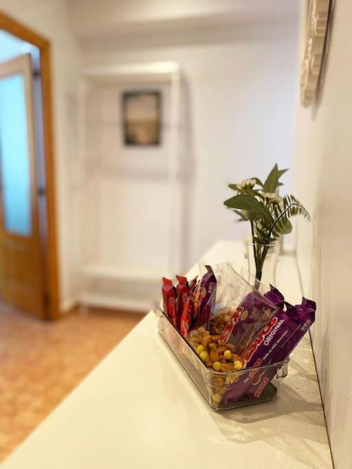 Rooms In Spacious Beach Flat In บาเลนเซีย ภายนอก รูปภาพ