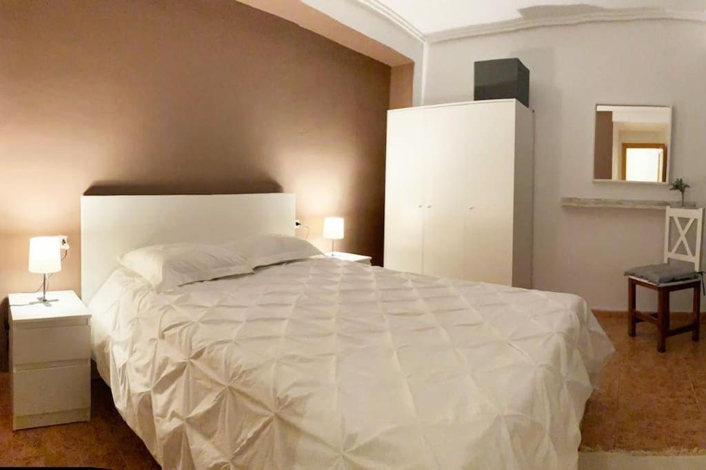 Rooms In Spacious Beach Flat In บาเลนเซีย ภายนอก รูปภาพ