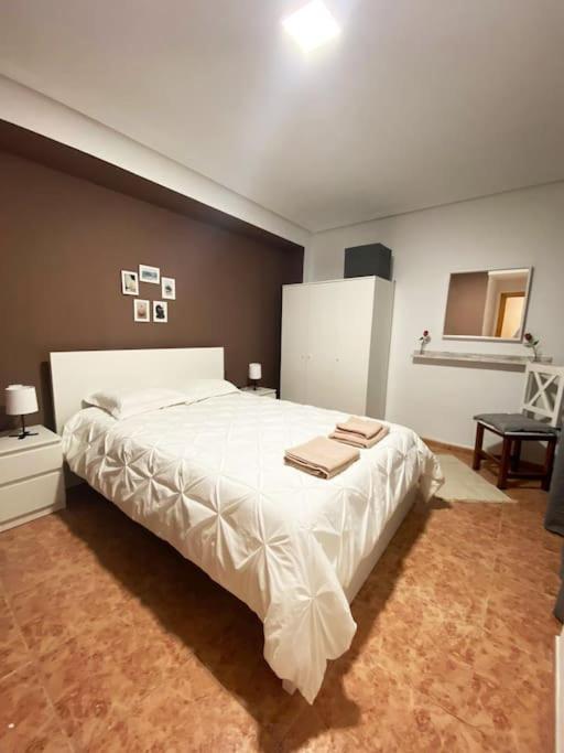 Rooms In Spacious Beach Flat In บาเลนเซีย ภายนอก รูปภาพ