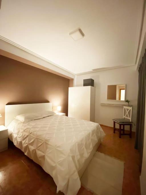 Rooms In Spacious Beach Flat In บาเลนเซีย ภายนอก รูปภาพ