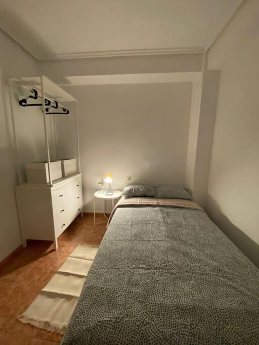 Rooms In Spacious Beach Flat In บาเลนเซีย ภายนอก รูปภาพ