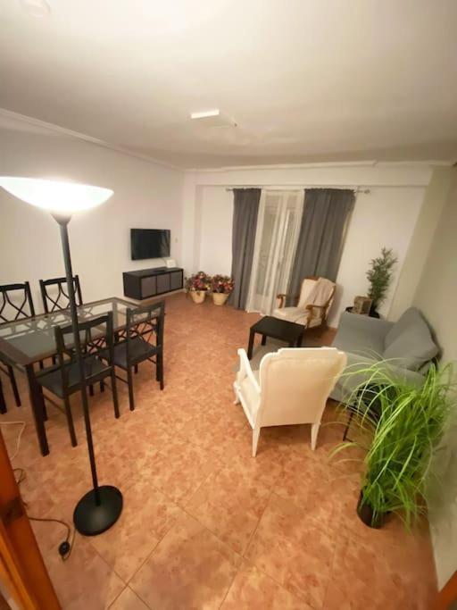 Rooms In Spacious Beach Flat In บาเลนเซีย ภายนอก รูปภาพ