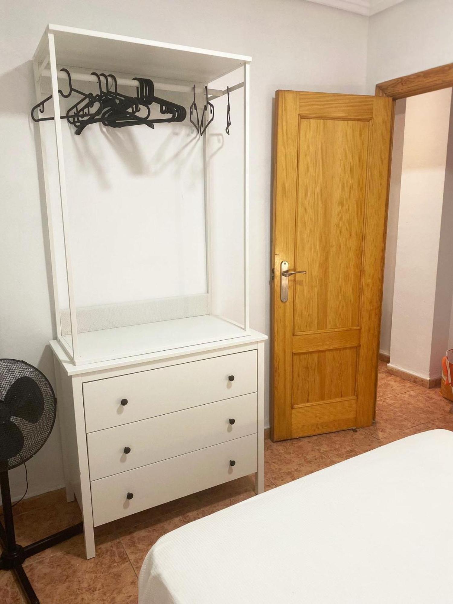 Rooms In Spacious Beach Flat In บาเลนเซีย ภายนอก รูปภาพ